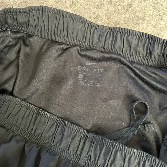 athletic shorts - Picture 3 of 3